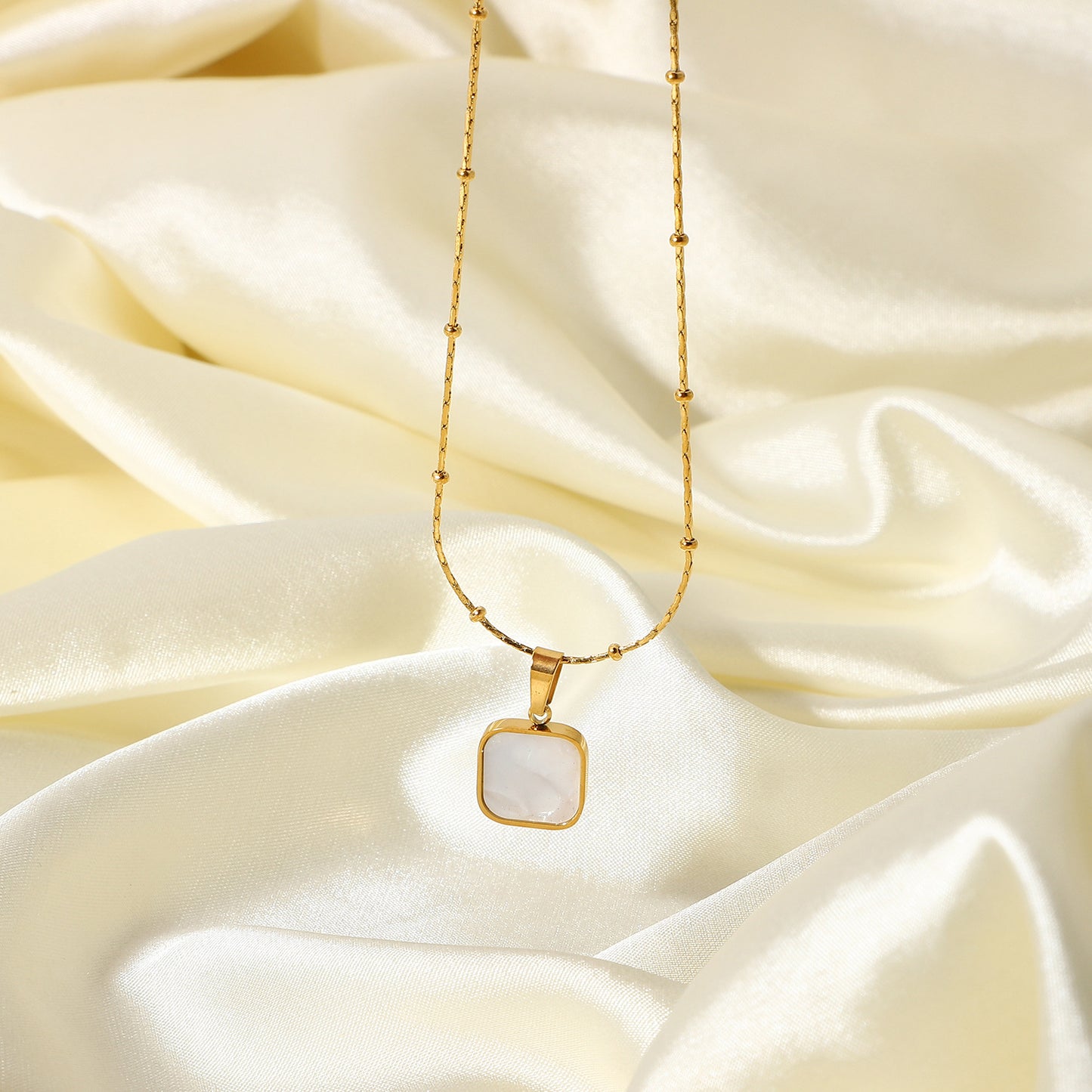 14K Gold Plated Stainless Steel Necklace Ladies Fashion Square White Shell Pendant Necklace
