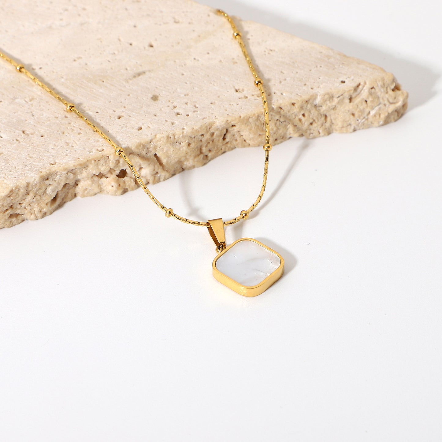 14K Gold Plated Stainless Steel Necklace Ladies Fashion Square White Shell Pendant Necklace