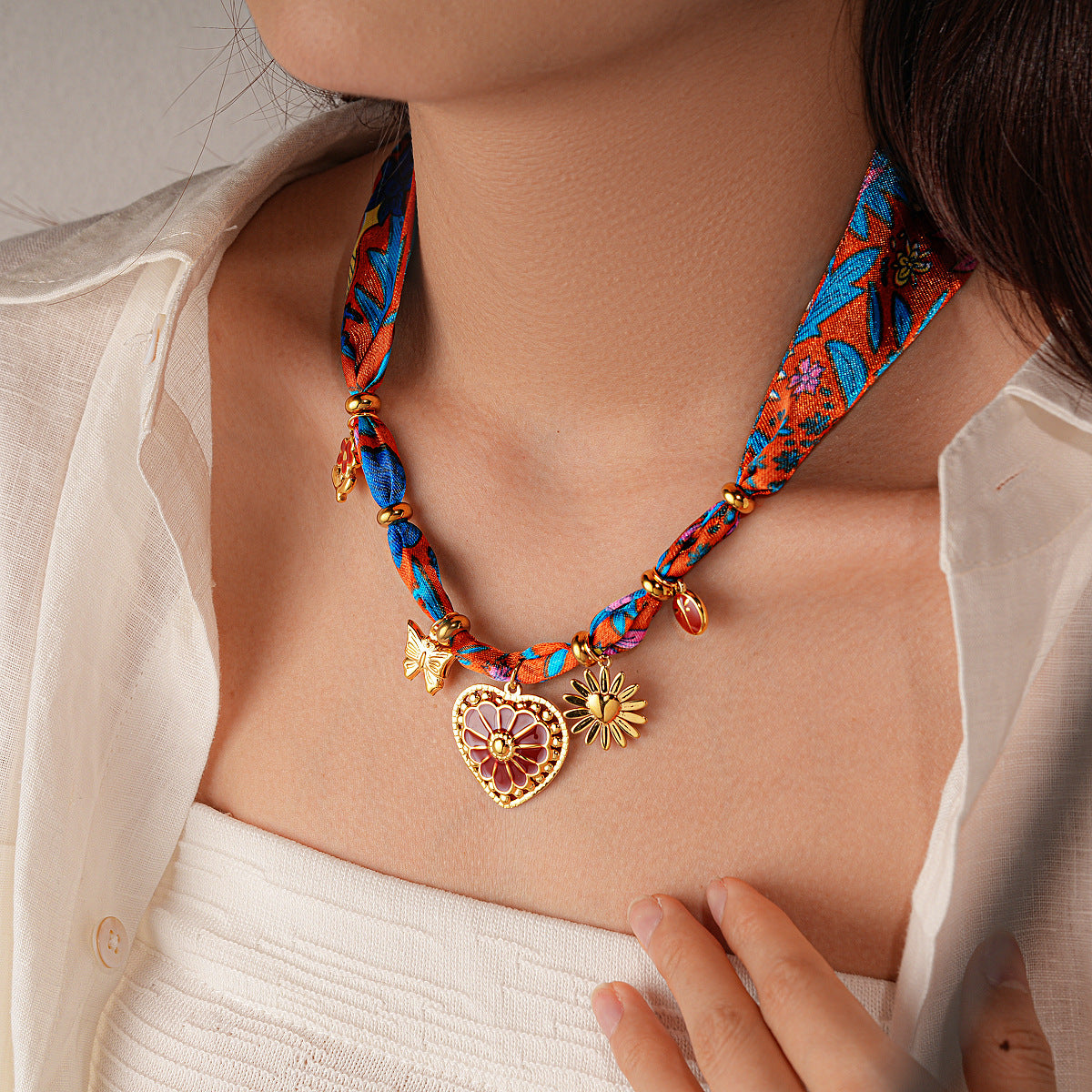 European And American Stainless Steel Fabric Love Inlaid Necklace Light Luxury
